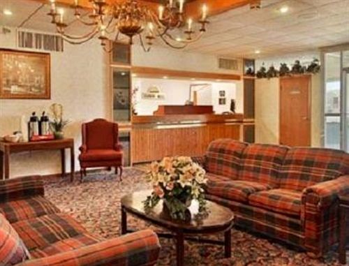 Macomb Inn Interior photo